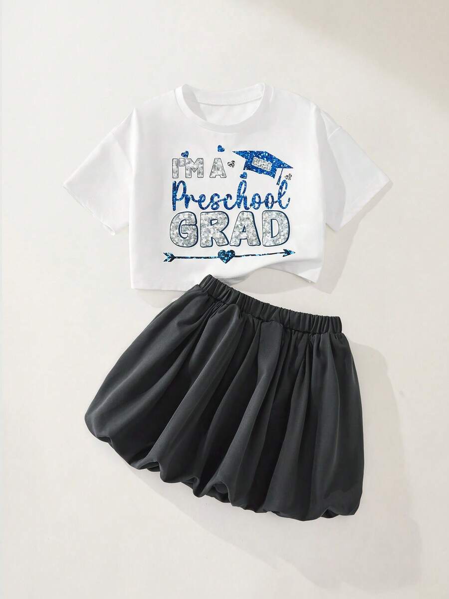 PrepCrw 2件組兒童少女優雅休閒學院風運動套裝,精緻寬鬆舒適針織英式圖案印花白色圓領T恤上衣搭配灰色3D花苞短裙,適合日常穿著、開學、旅行、運動,春夏季適用 - 彩色 - 查看 1