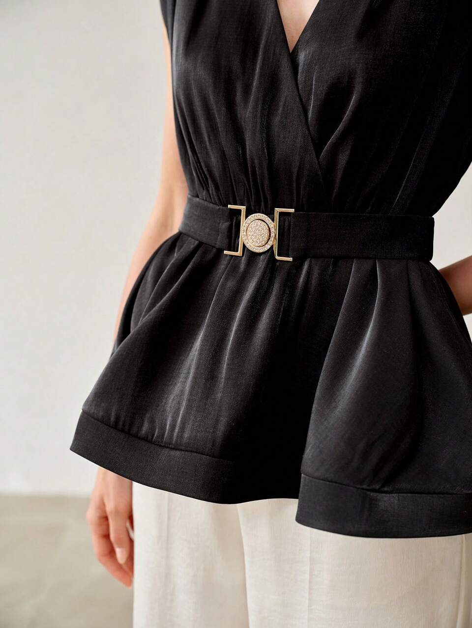 MOTF WOMEN'S SOLID COLOR V-NECK RUCHED WAIST ELEGANT COMMUTER TOP