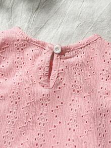 SHEIN Vintaside Kids 女嬰夏季紅色草莓拼接套裝，圓領無袖上衣配同款短褲，甜美風格，輕盈貼身，適合戶外玩耍、居家舒適、朋友聚會 - 粉色 - 查看 9