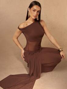 Silquee This Elegant Brown Maxi Dress Features A One-Shoulder Design And Is Adorned With Pleated Mesh Panels, Making It Suitable For Various Occasions. Women' - Coffee - View 8