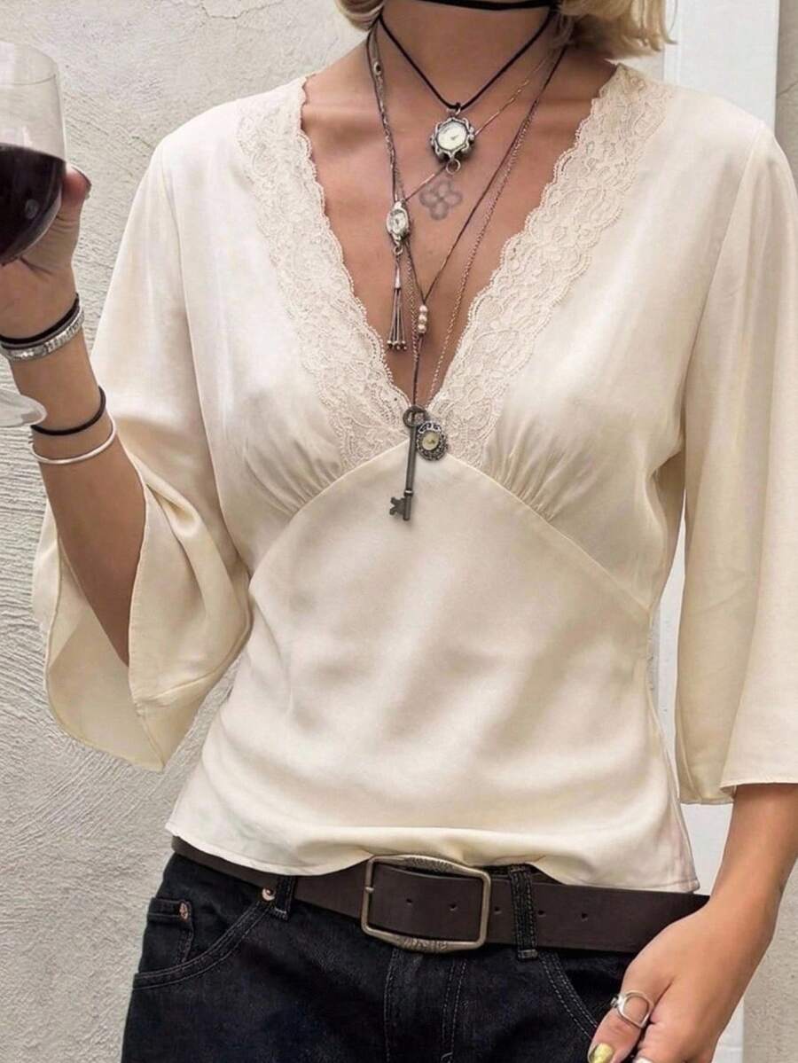 Easelle 緞面女款蕾絲拼接百褶優雅襯衫，百搭 - 白色 - 查看 1