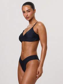 Musera Resort Black Cross Front Detail Full Coverage Clasp Fastening Bikini Top - Black - View 3