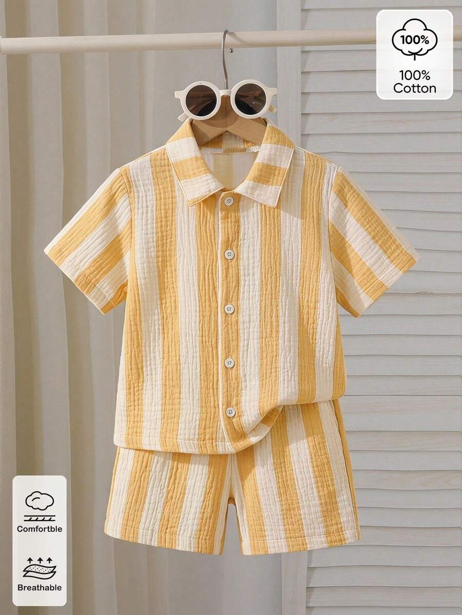 SHEIN Streecool Kids 小男孩 2 件組 100% 純棉套裝,黃色與白色條紋皺褶紗布短袖襯衫與鬆緊短褲,透氣休閒夏季穿著 - 黃色 - 查看 1