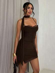 SHEIN Glamour Mayar 風格咖啡色網紗細肩帶洋裝，性感女款腰部抓皺貼身迷你裙，優雅緞帶設計，適合海灘約會、度假、燭光晚餐、展覽打卡、海邊旅行、沙漠、古鎮、閨蜜聚會、酒吧夜店穿搭，優雅洋裝 - 咖啡 - 查看 5