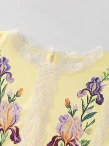 Qadelle Blusa de mujer con estampado floral vintage, ribete de encaje, manga de pétalo y cuello redondo - Amarillo - Ver 5