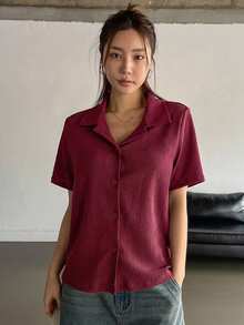 DAZY 女款短袖單排扣素色極簡風T恤 - 酒紅色 - 查看 4