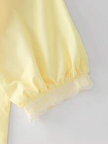 Qadelle Blusa de mujer con estampado floral vintage, ribete de encaje, manga de pétalo y cuello redondo - Amarillo - Ver 6