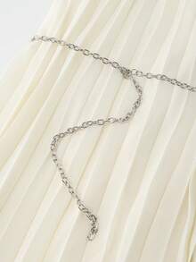 Abito corto senza maniche da donna in chiffon plissettato con cintura a catena - Weiss - Visualizzare 3