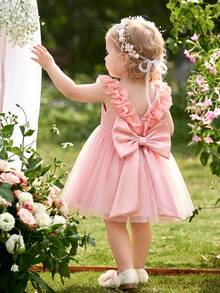 SHEIN Glamorique Kids 女嬰酒紅色緞面網紗高級正式禮服，3D花朵設計、大蝴蝶結背部、蓬蓬裙，適合聖誕節、嬰兒生日派對、慶典、宴會、派對，無袖吊帶裙，鼠尾草綠公主禮服女嬰裙 - 粉色 - 查看 3
