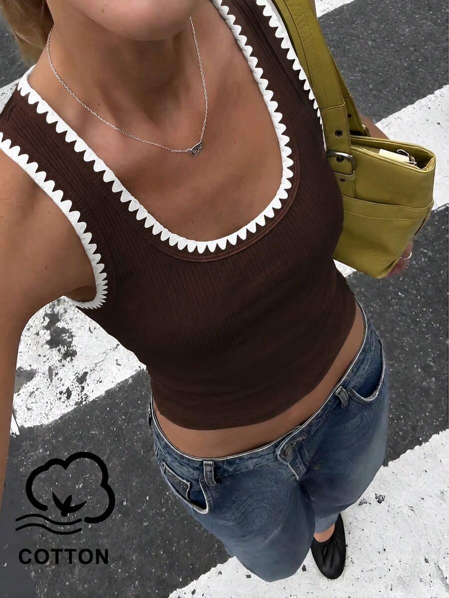 SHEIN BAE 四季女款對比色刺繡純白羅紋露肩背心,適合休閒出遊、女孩聚會、音樂節、派對穿搭,亦可作為舒適居家服,女款休閒白色背心,白色露肩背心 - 咖啡棕 - 查看 1