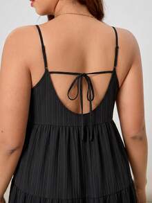Solflare Vestido camisola de talla grande para mujer de unicolor con rayas verticales, espalda descubierta, tirantes con lazo y dobladillo con volantes multicapa - Negro - Ver 6