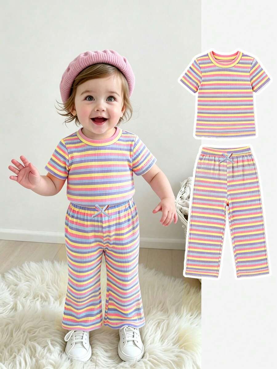 Elladie kids 2件套女童彩色条纹针织T恤和喇叭裤套装，圆领短袖上衣搭配彩色条纹针织休闲喇叭裤，适合女童穿着，可爱休闲，舒适百搭，适合日常穿着、外出、聚会、春夏穿着。