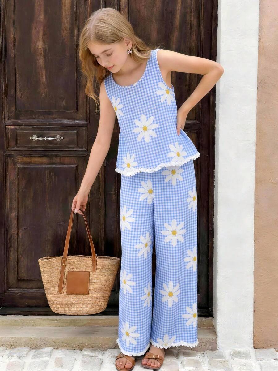 SHEIN 青少年女孩春/夏新款極簡基本清新藍色格紋雛菊印花套頭背心上衣與長褲2件套,度假休閒,舒適輕盈面料,黑色蕾絲下擺裝飾,時尚,適合夏季海灘度假 - 藍色 - 查看 1