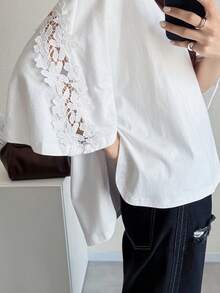 FRIFUL 女款夏季素色對比蕾絲側開衩短袖寬鬆休閒百搭T恤 - 白色 - 查看 1
