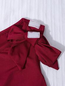 SHEIN 這款全新兩件式青少年女孩套裝包含一件時尚、休閒、舒適且透氣的粉紅色圓領針織背心，搭配一件相配的粉紅色分層裙。背心在腰部和下擺處有褶皺設計，營造出優雅的整體外觀。這套高品質套裝適合日常穿著，也適合度假、旅行和派對，是春夏季的理想選擇。 - 酒紅色 - 查看 7