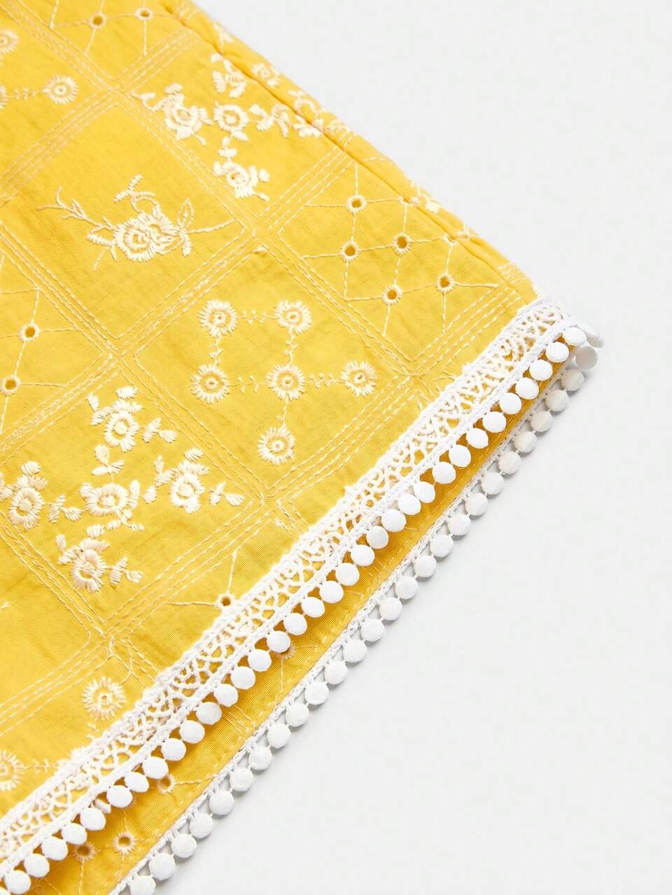 Vintage Mustard Yellow Embroidered High Waist Shorts With Lace Trim Detail And An Elastic Waistband Summer Holiday Casual
