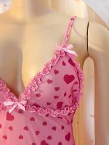DelicateAllure Gaun Tidur Wanita Seksi dengan Motif Hati Renda, Hiasan Jala Berumbai, dan Tali Bahu Tipis - Berwarna merah muda - View 7