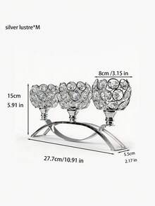 這款三頭金銀色水晶燭台提供兩種尺寸，採用奢華鏤空拱形鍛鐵設計，鑲嵌水鑽 - A - 查看 4