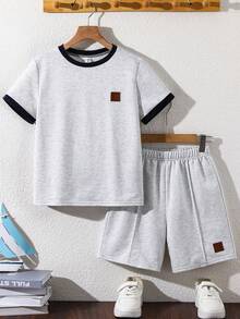 SHEIN 兒童 2件組 青少年男童休閒撞色圓領套頭T恤與短褲針織運動套裝，適合春/夏季場合如外出、情人節、約會、旅行、家庭聚會、返校、婚禮、派對、運動、生日 - 灰色 - 查看 3