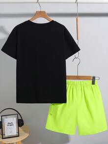 SHEIN 兒童 2 件組青少年男孩休閒對比色短袖 T 恤與短褲套裝，春/夏青少年男孩服裝，男孩 2 件套裝男孩夏季套裝適用於春/夏，日常穿著、運動、外出、學校、派對、節日、拍照 - 彩色 - 查看 3