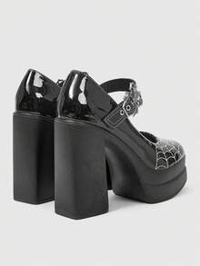ROMWE Grunge Punk 女款深色亮面刺繡圓頭封口厚底高跟鞋，適合街頭與夜店；哥德龐克風粗跟，雙層厚底搭配蜘蛛網圖案刺繡裝飾，金屬蜘蛛造型扣帶設計；時尚宴會、音樂節與派對鞋 - 黑色 - 查看 5