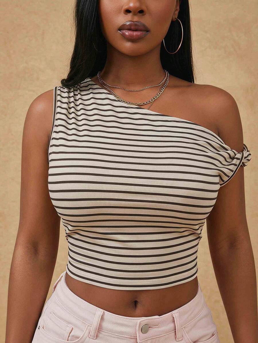 Radiana Camiseta Cropped Ajustada com Gola Assimétrica Elegante e Versátil, Listrada em Marrom Abricó, Plus Size, Adequada para Lazer, Uso Diário, Versátil, Estilo de Rua, Coachella, Vestuário Ocidental, Festival de Música, Vintage, Minimalismo, Concerto, Festa de Carnaval, Resort, Passeio, Férias, Encontro à Noite, Reunião, Aniversário, Festa de Despedida de Solteira, Gyaru, Intervalo, Rave, Modesta, Chique, Clube, Fofa, Casual, Compras, Streetwear, Saída, Y2K, Y3K, Coquete, Valoriza a Silhueta - Multicolorido - Visão 1