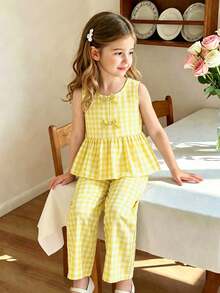 SHEIN Vintaside Kids 少女夏季新款清新田園風精緻綠白格紋兩件套，同色系蝴蝶結裝飾無袖背心上衣 + 同花色寬腿長褲，甜美可愛日常穿搭 - 黃色 - 查看 1