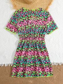 SHEIN Baju Terusan Lengan Pendek Kasual Serbaguna dengan Motif Hati, Leher V, dan Detail Kerut di Pinggang untuk Remaja Perempuan. - MultiWarna - View 2