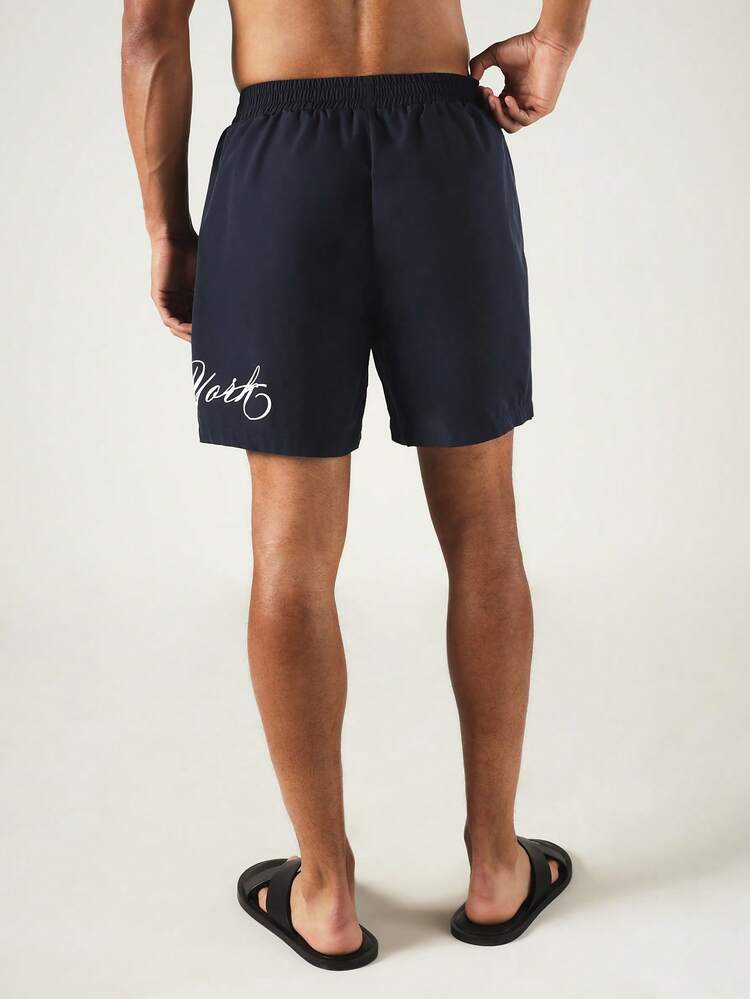 Pantaloncini da bagno con stampa script di New York, vita elastica, vestibilità regular, perfetti per la spiaggia e le vacanze estive