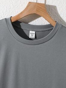 SHEIN 2件組青少年男孩T恤套裝，休閒短袖T恤與短褲套組，適合外出、戶外、度假派對、夏季海灘度假、春夏季穿著 - 灰色 - 查看 7