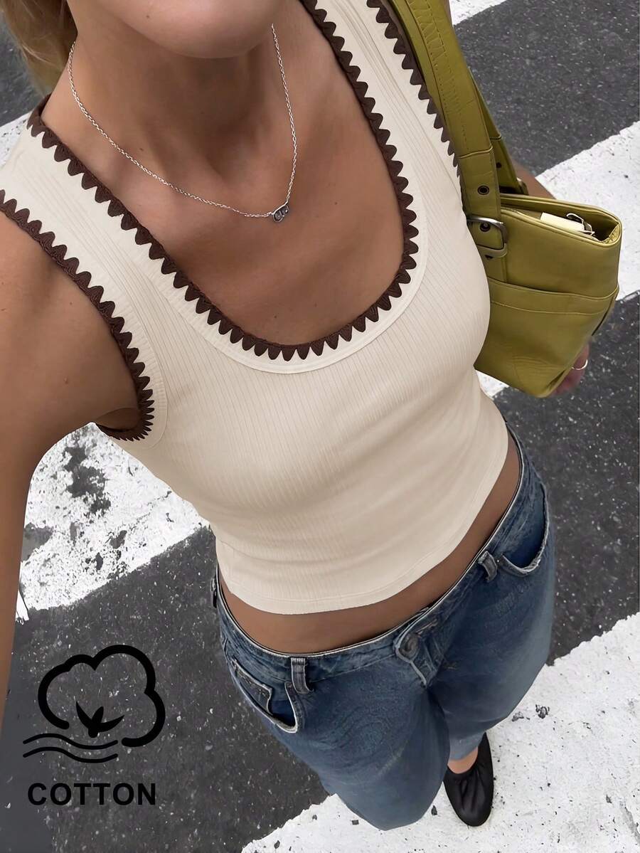 SHEIN BAE 四季女款對比刺繡純白羅紋露肩背心,適合休閒出遊、女孩聚會、音樂節、派對穿搭,亦可作為舒適居家服白色背心,女款休閒白色背心,白色露肩背心 - 杏色 - 查看 1