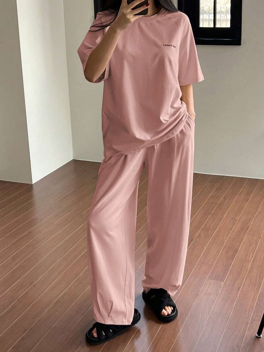 DAZY 字母印花舒適柔軟寬鬆短袖T恤直筒長版睡褲2件組夏季女款居家休閒套裝 - 粉色 - 查看 1