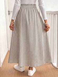 SHEIN Frenchy 休閒度假風杏色條紋滿版印花大尺碼女款休閒度假高開衩傘擺裙，適合夏季度假 - 彩色 - 查看 2