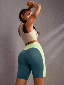 Powerista 女款拼接修身休閒運動短褲，適合日常健身、健身房及日常穿著 - 墨綠色 - 查看 6