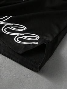 ROMWE MEN Street Life Celana Pendek Olahraga Pria Berbahan Jala dengan Motif Huruf Gaya Jalanan Vintage Amerika - Hitam - View 6