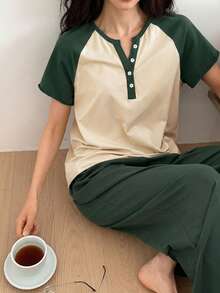 DAZY 休閒配色插肩袖寬鬆短袖T恤 & 直筒長版睡褲 2件組 夏日女款居家休閒套裝 - 墨綠色 - 查看 3