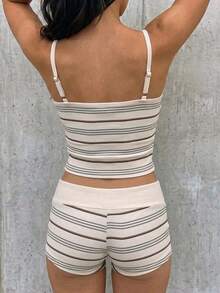 SHEIN EZwear 女士两件套蓝白棕条纹撞色滚边吊带背心和短裤套装 – 休闲复古甜美少女Y2K复古风穿搭，完美适用于度假旅行、日常通勤、约会、聚会、春夏海滩装、秋冬居家休闲、婚礼、毕业典礼、情人节、西方节日、甜蜜约会、下午茶、返校季以及优雅休闲运动家居服。 - 彩色 - 查看 2