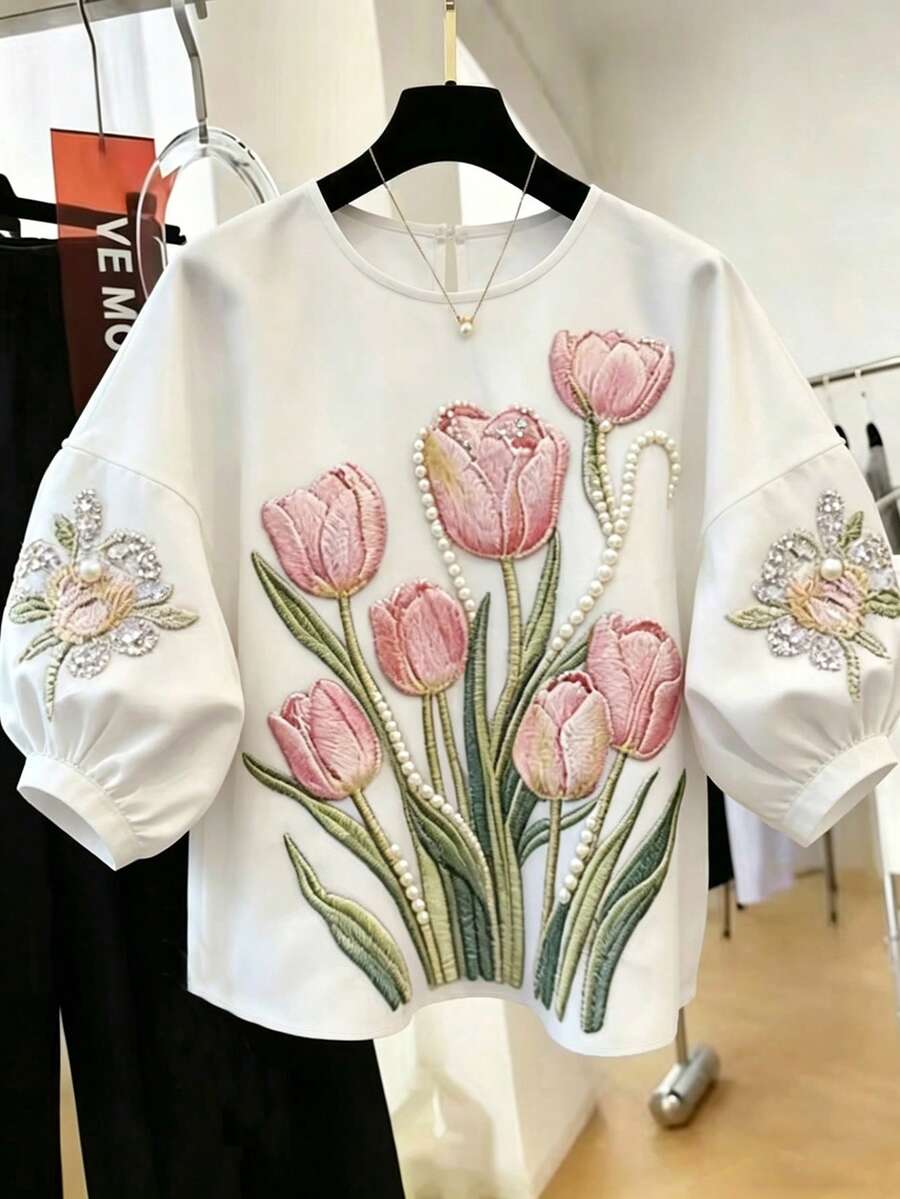 SHEIN Franclia 夏季戶外街頭度假旅行通勤時尚優雅休閒珍珠水鑽花卉印花圓領短袖女款襯衫上衣 - 白色 - 查看 1