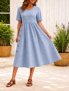 SHEIN LUNE CURVE Robe trapèze à col rond et manches courtes pour femmes grandes tailles avec décoration de boutons à motif bois, taille élastique, décontractée pour vacances d'été, avec poches, tissu à rayures bleues - Bleu et Blanc - Voir 4