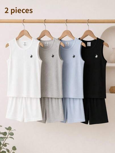 Bộ đồ mặc nhà 2 món cho bé trai gồm áo vest họa tiết sọc và quần short, phong cách casual, thoải mái và dễ chịu cho mùa hè