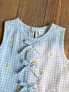 SHEIN Playful Pals 2026夏季春夏新款時尚SS26度假旅行必備兒童夏季服裝 26春夏新款時尚女嬰夏季黃色格紋雛菊甜美休閒兩件套，圓領短袖T恤搭配牛仔短褲兩件套，清新學院風適用於外出、居家、運動、派對等多種場合 - 藍色 - 查看 7