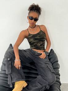 Coolane 女款 Y2K 街頭風時尚迷彩印花背心上衣 - 軍綠色 - 查看 2