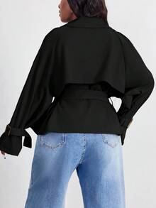 SHEIN PETITE CURVE Casaco trench elegante para mulher plus size, com botões, cinto e fivela metálica - Preto - Ver 2