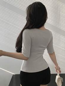 DAZY 女士夏季纯色重叠V领短袖紧身T恤外出上衣 - 灰色 - 查看 5