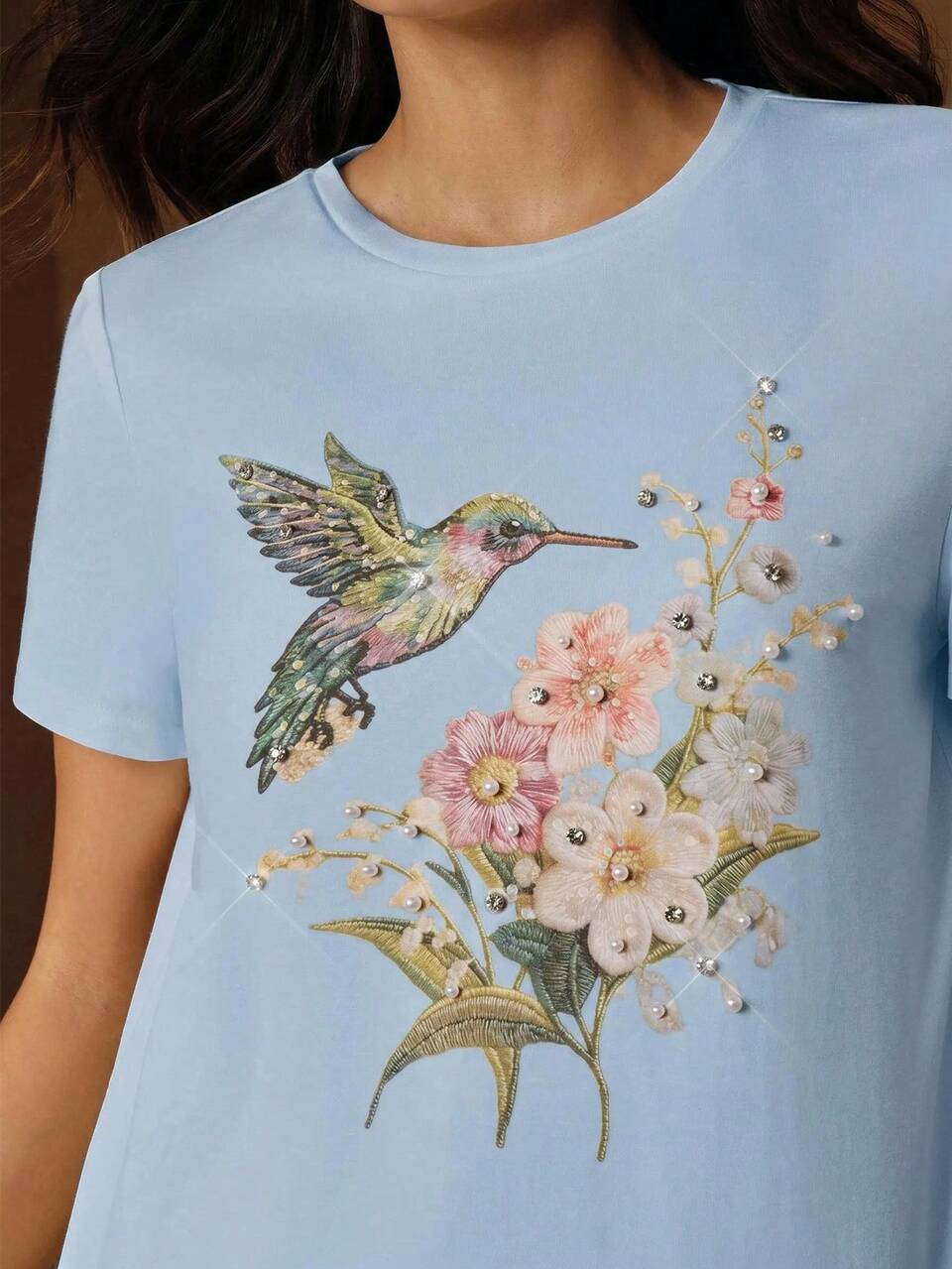 Nueva camiseta casual de verano para mujer con colibrí y flores con cuentas pesadas, cuello redondo, manga corta, estilo suave, versátil, efecto adelgazante, adecuada para uso diario