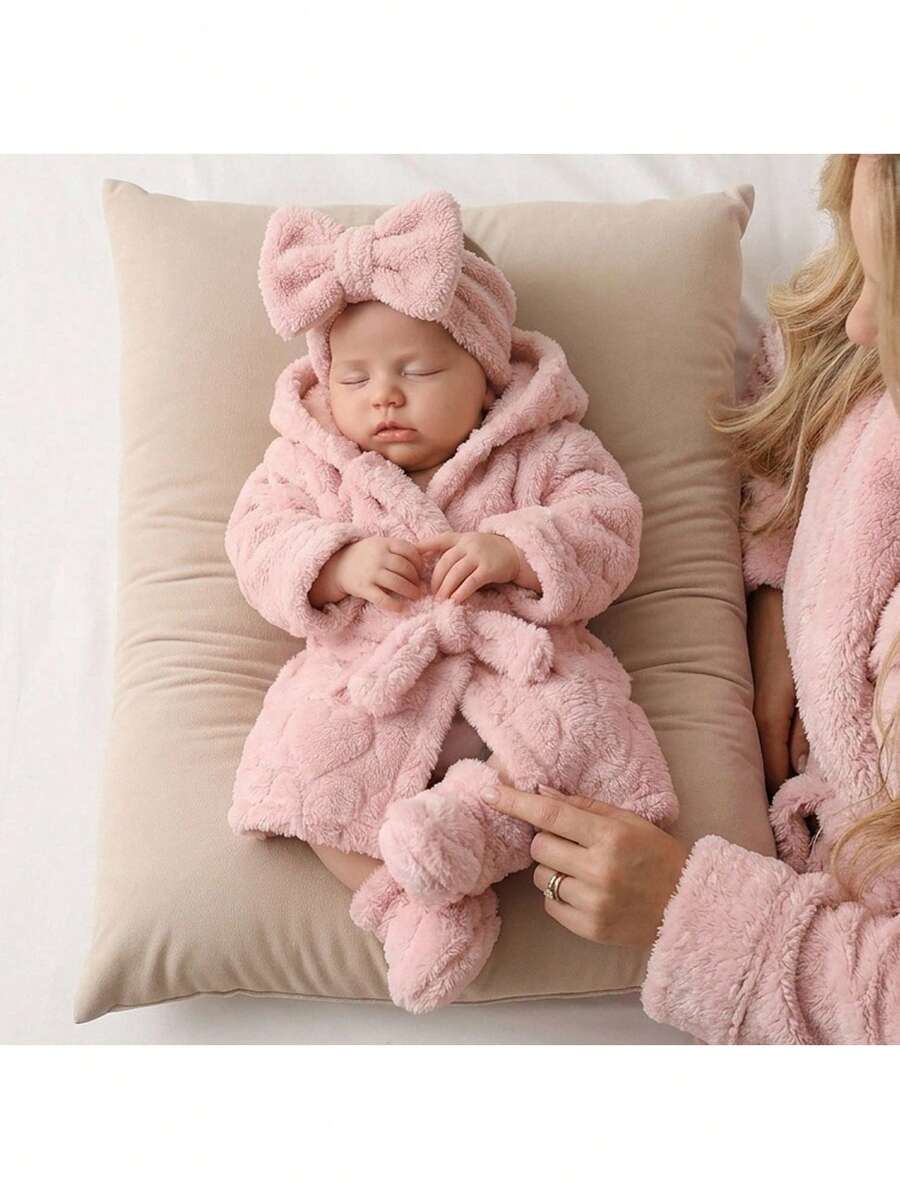 SHEIN 新生儿毛绒长袖连帽睡袍 - 粉色 - 查看 1