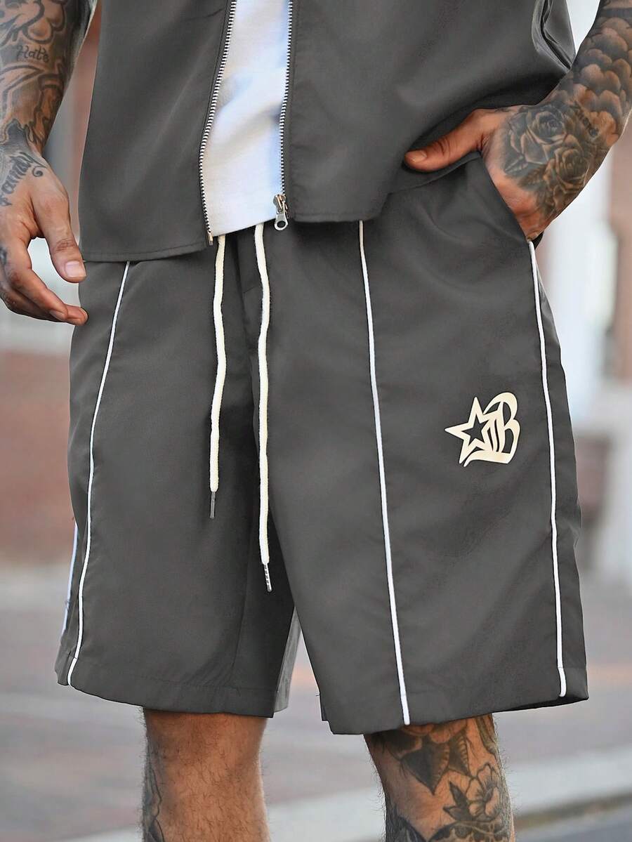 Devon Thys Manfinity Streetrush 2pcs Setelan Pria Kemeja Lengan Pendek Motif Bintang dengan Resleting Depan & Celana Pendek - Dark Grey - View 1