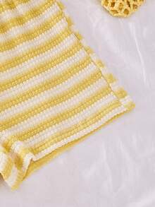 SHEIN 女童檸檬黃條紋掛脖套裝，夏季青少年女孩辣妹風露背上衣 + 高腰短褲 2件組 - 黃色 - 查看 9