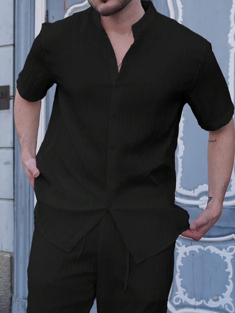 LEOGASHI LEOGASHI 男士夏季纯色短袖单排扣衬衫和裤子休闲套装,男士百搭套装,重磅休闲通勤中国风立领仿麻竹结短袖衬衫和休闲弹力宽松抽绳裤,舒适穿搭 - 黑色 - 查看 1