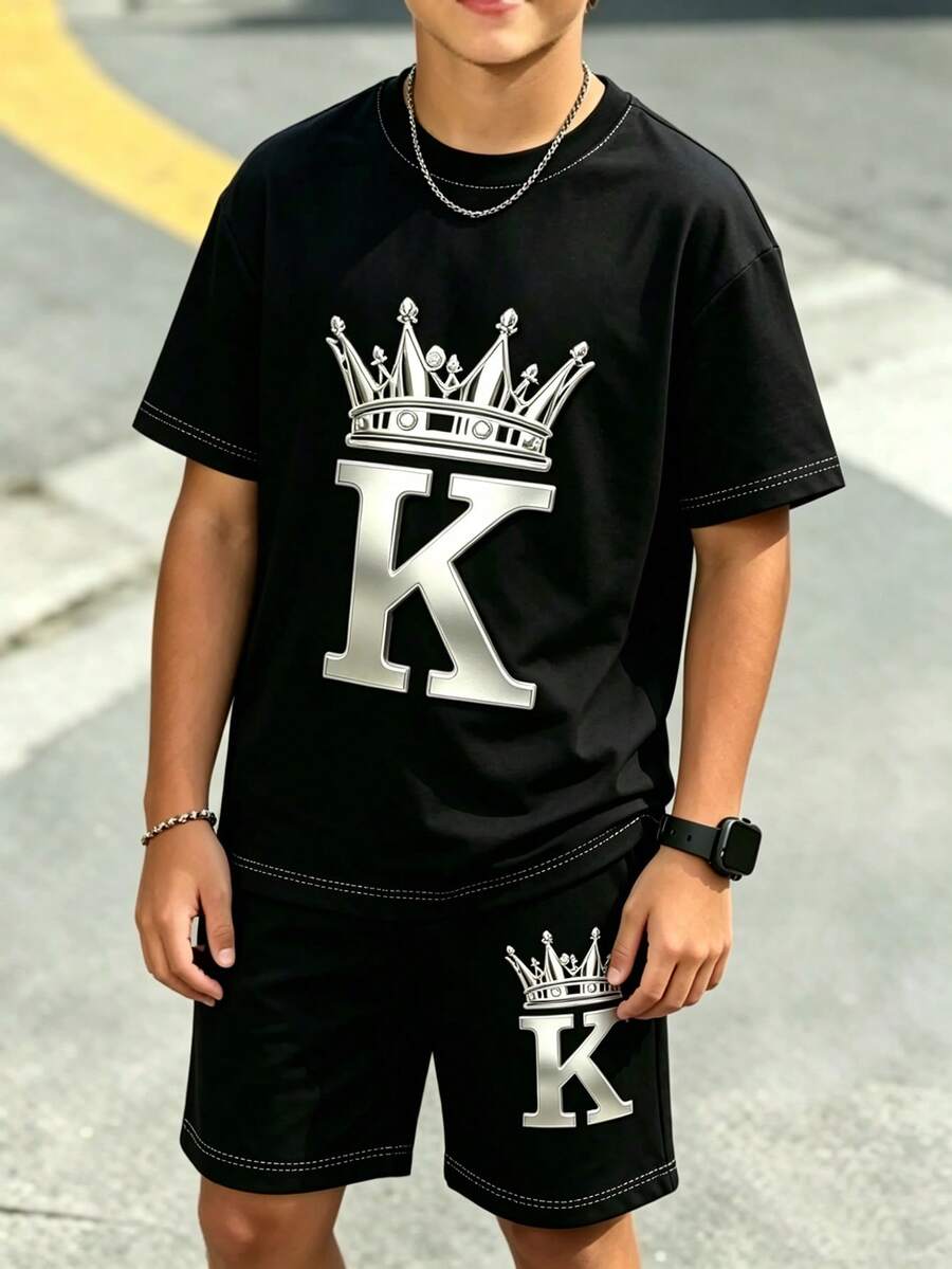 青少年男孩美式嘻哈風INS純色個性化印花寬鬆休閒極簡百搭壓花金屬皇冠K字母大圖案圓領短袖短褲套裝 夏季薄款居家慵懶旅行運動休閒戶外玩樂街頭風 適合跑步 全黑金屬印花 - 彩色 - 查看 1